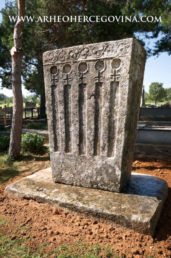 Srednjovjekovni nadgrobni spomenik Ugrina Vratušića