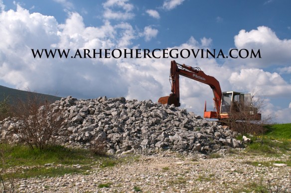 Primjer devastacije nadgrobnog kamenog tumula