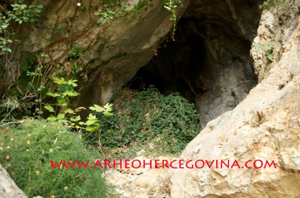 Ulaz u Šabića pećina