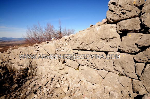 Megalitski bedem Martinovića gomila